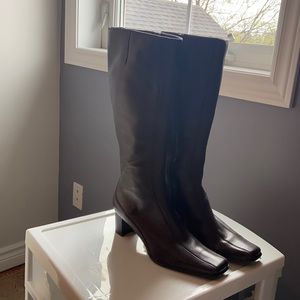 Chocolate brown Ann Marino boots in a size 8.5. In excellent condition